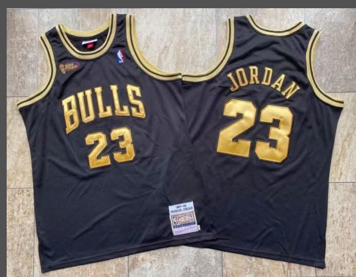 Black 1997-98 Chicago Bulls Michael Jordan stitched Mitchell & Ness